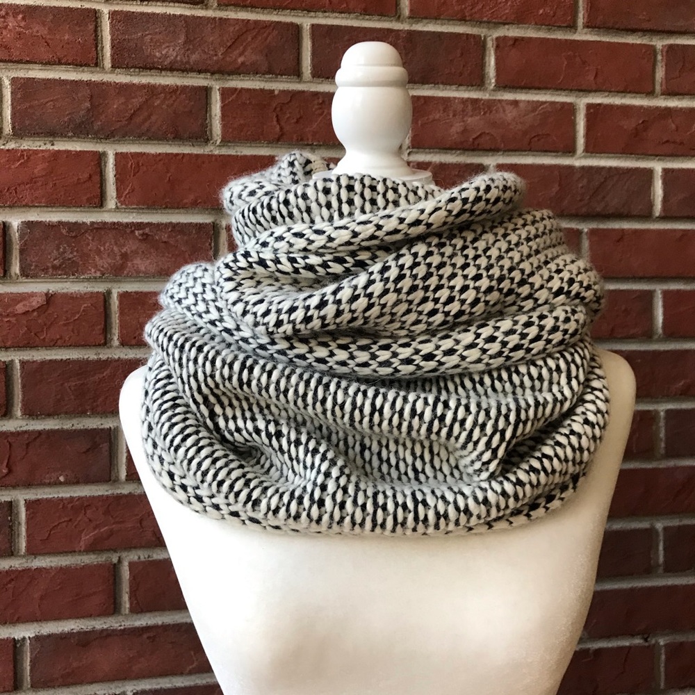 CLUB MONACO INFINITY CHUNKY SCARF WOOL ALPACA